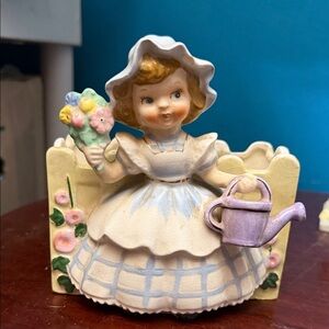 Napcoware 1950’s This vintage Napcoware ceramic figural planter from the 1950s